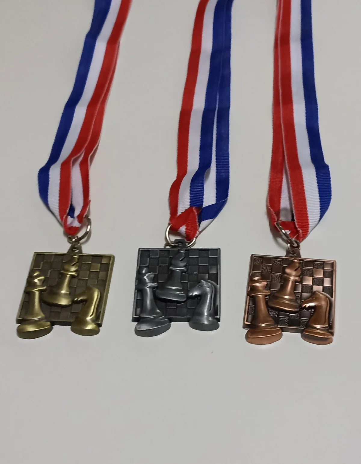 Pack 3 Medallas Metálicas De Premiación Ajedrez
